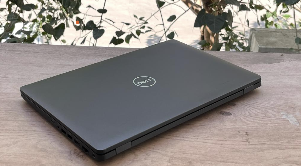 Dell Latitude 5500 -15.6"  8 GB RAM – Festplatte:256 GB SSD Windows 11                        