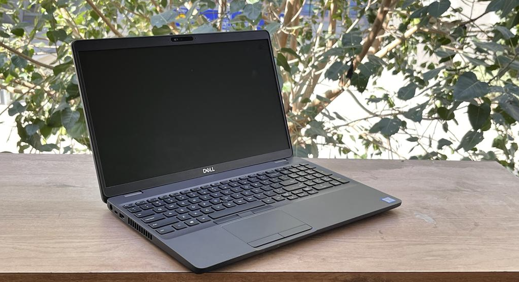 Dell Latitude 5500 -15.6"  8 GB RAM – Festplatte:256 GB SSD Windows 11                        