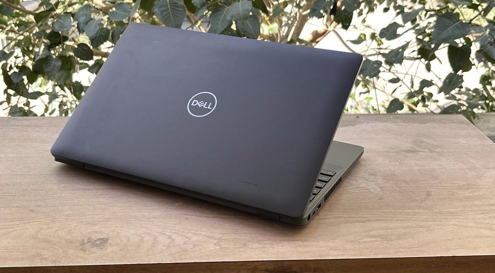 Dell Latitude 5500 -15.6"  8 GB RAM – Festplatte:256 GB SSD Windows 11                        