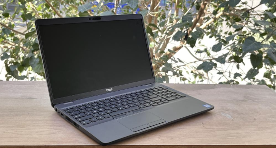 Dell Latitude 5500 -15.6"  8 GB RAM – Festplatte:256 GB SSD Windows 11                        